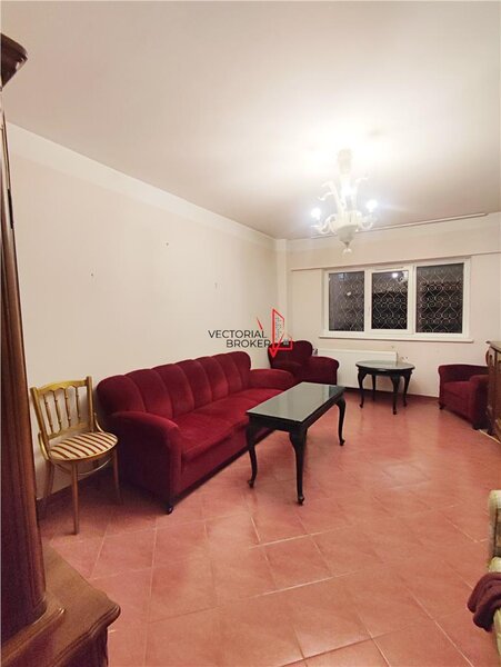 Doamna Ghica, parter inalt, bloc reabilitat la intrarea in parc Lukoil, Doamna Ghica